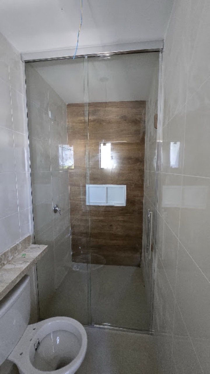 Box de banheiro em vidro temperado instalado pela Krainski